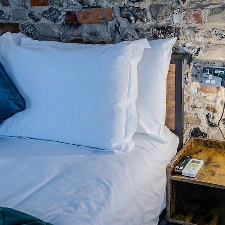 Aparotel Serviced Apartments - Stonehenge, Amesbury Town Centre Exteriör bild
