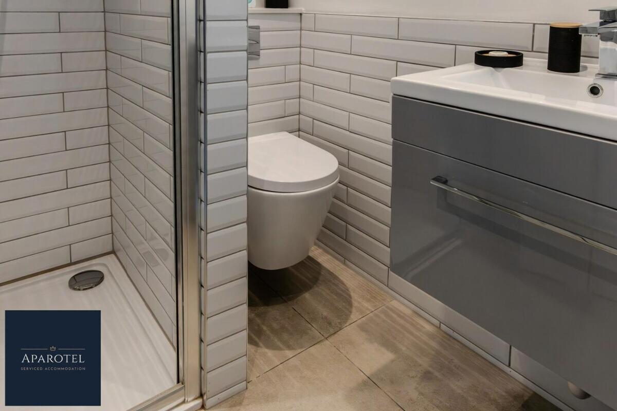 Aparotel Serviced Apartments - Stonehenge, Amesbury Town Centre Rum bild