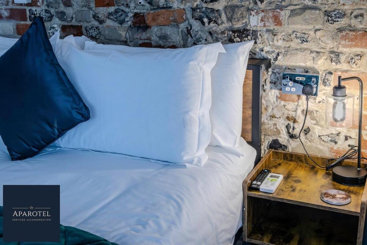 Aparotel Serviced Apartments - Stonehenge, Amesbury Town Centre Exteriör bild
