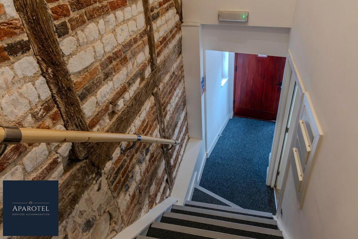 Aparotel Serviced Apartments - Stonehenge, Amesbury Town Centre Rum bild