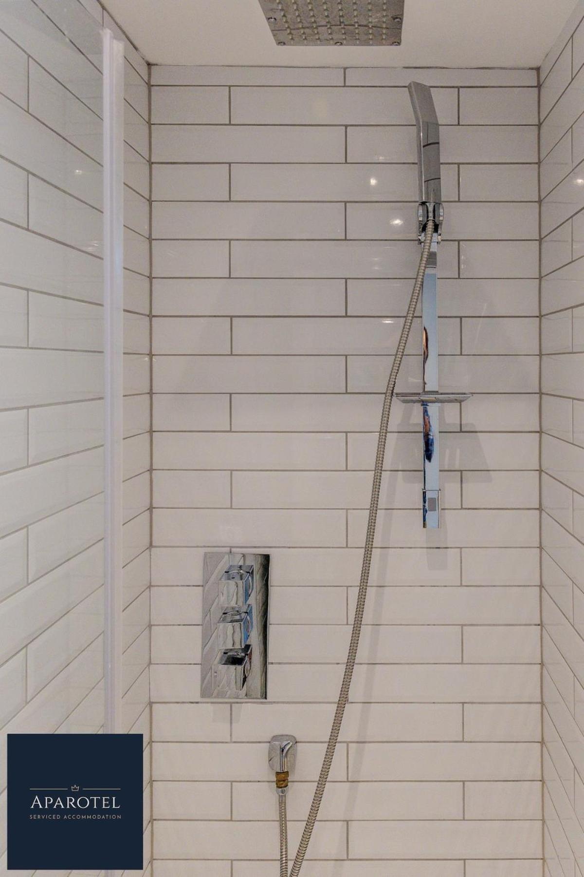 Aparotel Serviced Apartments - Stonehenge, Amesbury Town Centre Rum bild